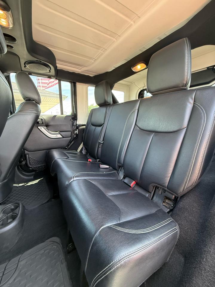 Jeep Wrangler Unlimited Sahara 4WD 2013