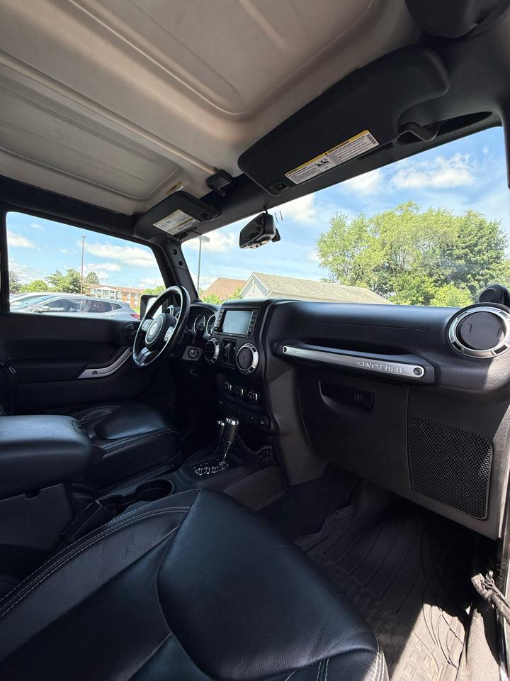 Jeep Wrangler Unlimited Sahara 4WD 2013