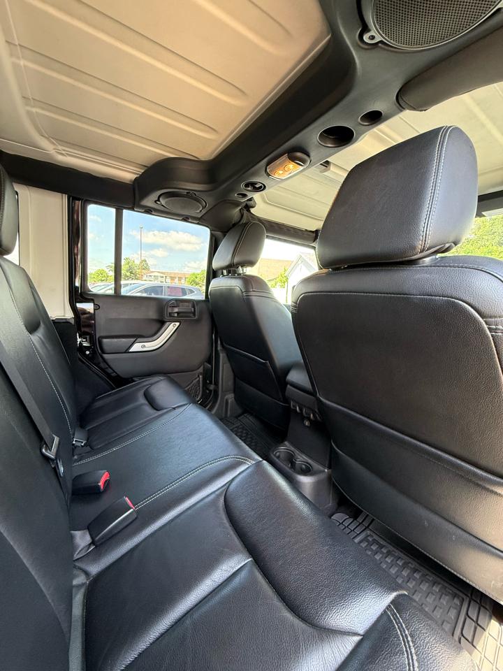 Jeep Wrangler Unlimited Sahara 4WD 2013