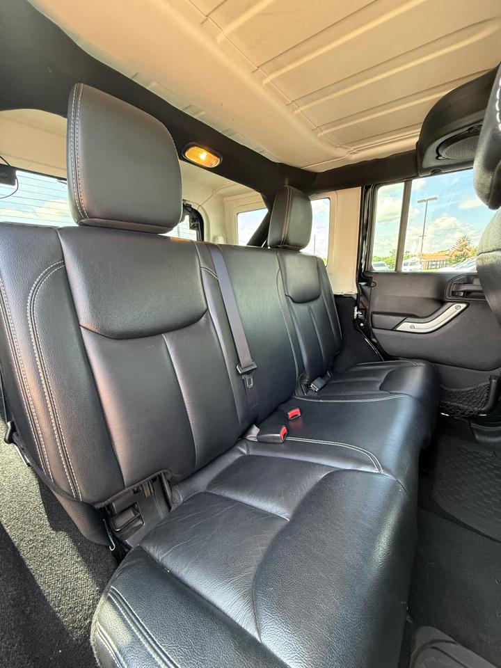 Jeep Wrangler Unlimited Sahara 4WD 2013