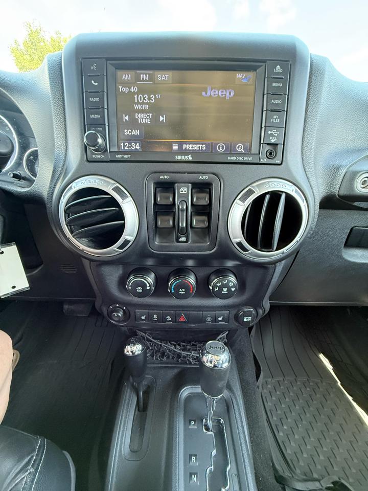 Jeep Wrangler Unlimited Sahara 4WD 2013