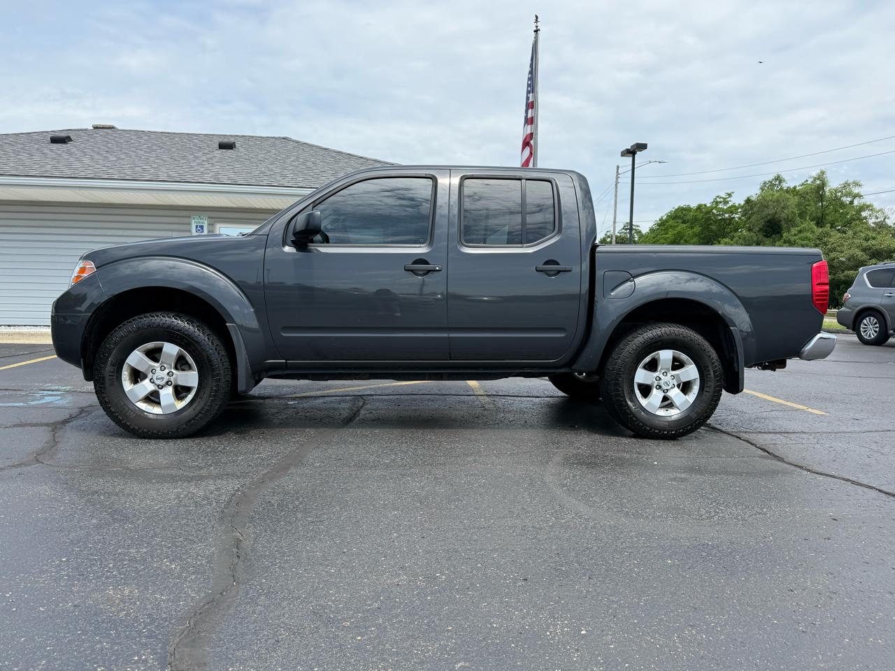 Nissan Frontier SV Crew Cab 4WD 2012