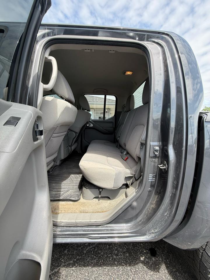 Nissan Frontier SV Crew Cab 4WD 2012