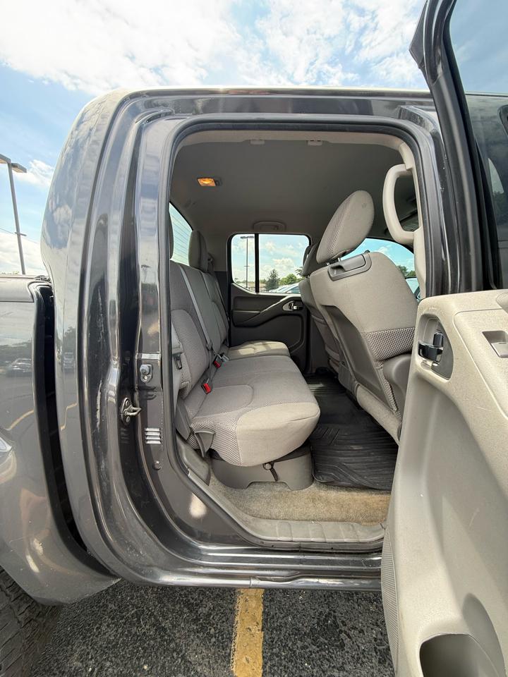 Nissan Frontier SV Crew Cab 4WD 2012