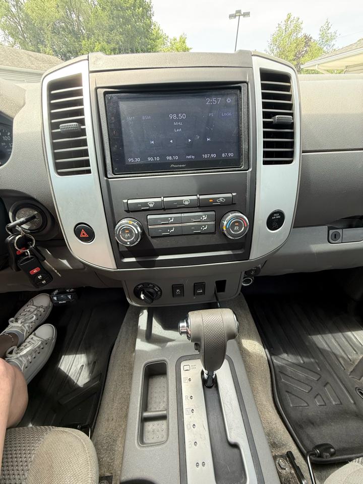 Nissan Frontier SV Crew Cab 4WD 2012