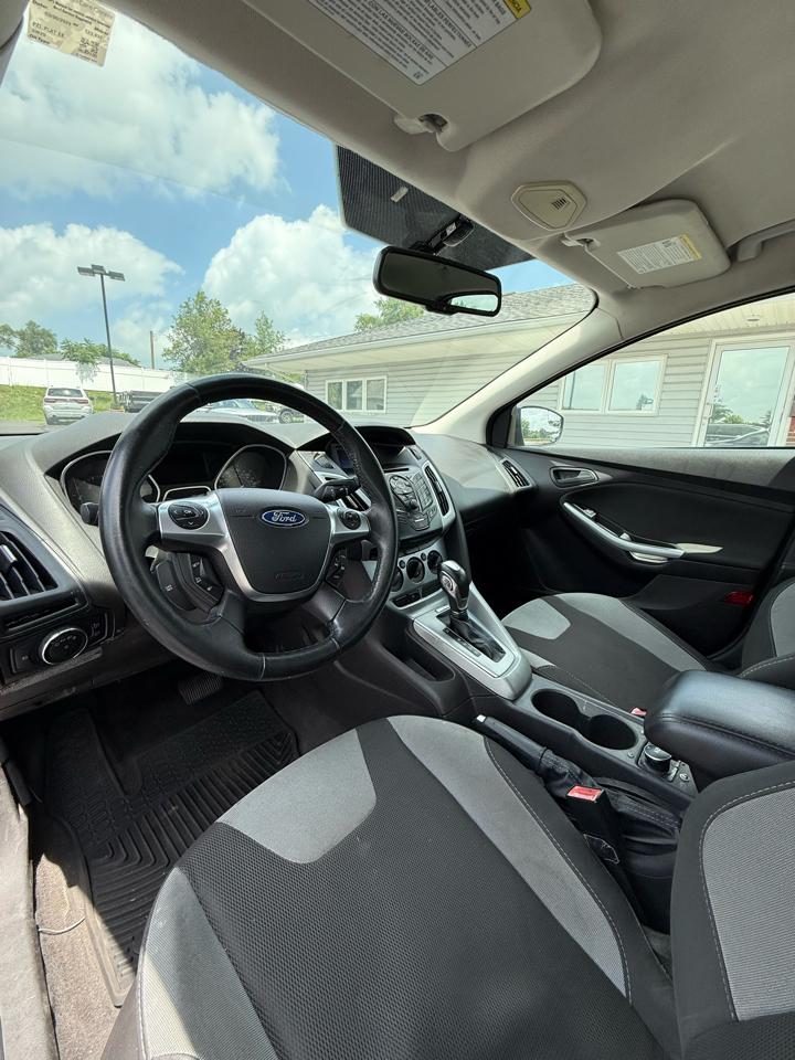 Ford Focus SE 2012