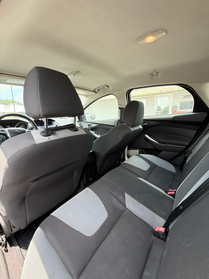 Ford Focus SE 2012