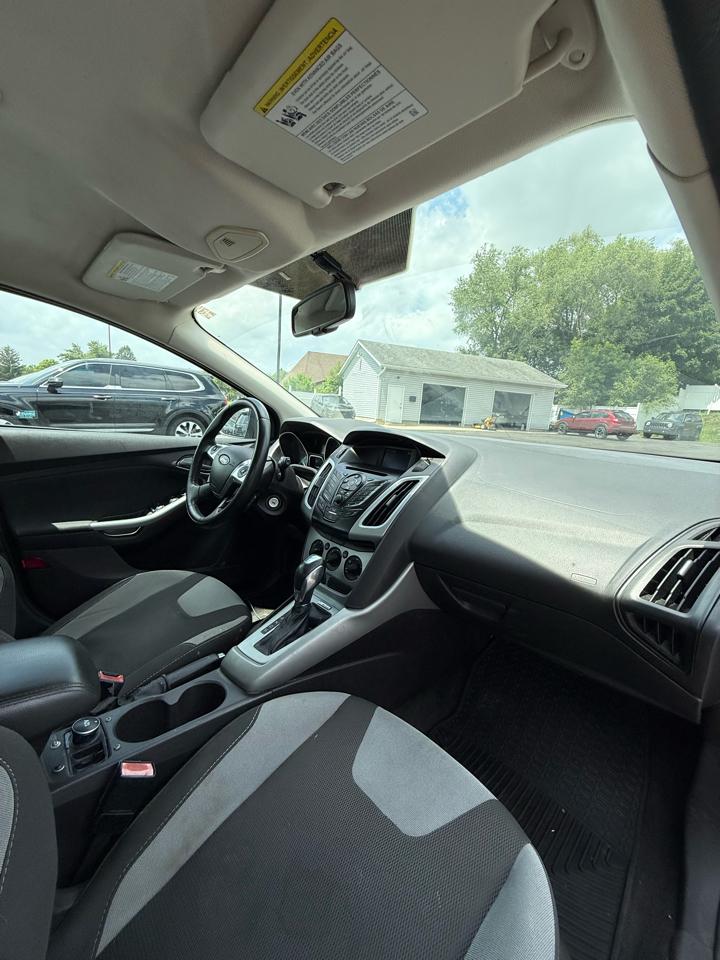 Ford Focus SE 2012