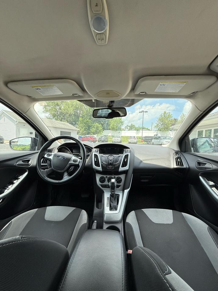 Ford Focus SE 2012