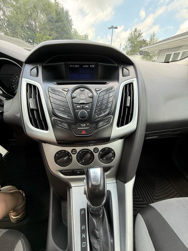 Ford Focus SE 2012