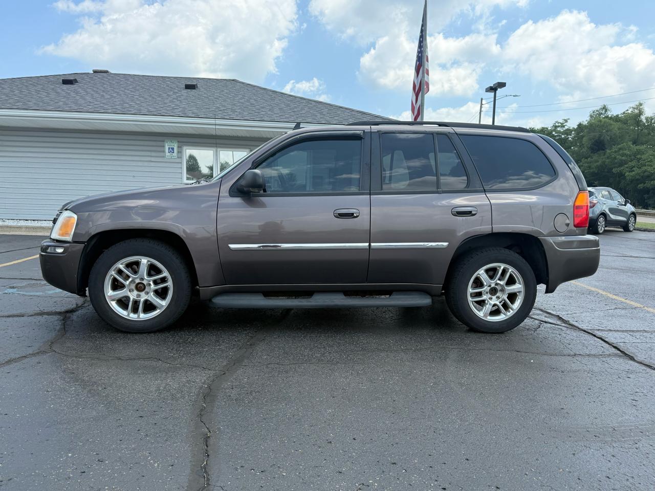 GMC Envoy SLE-1 4WD 2008