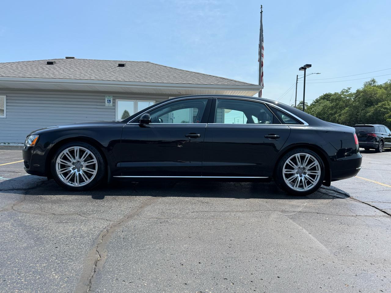 Audi A8 4.2L quattro 2012