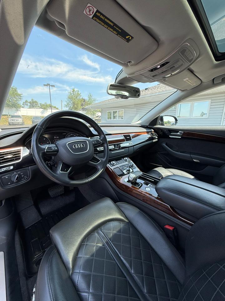 Audi A8 4.2L quattro 2012