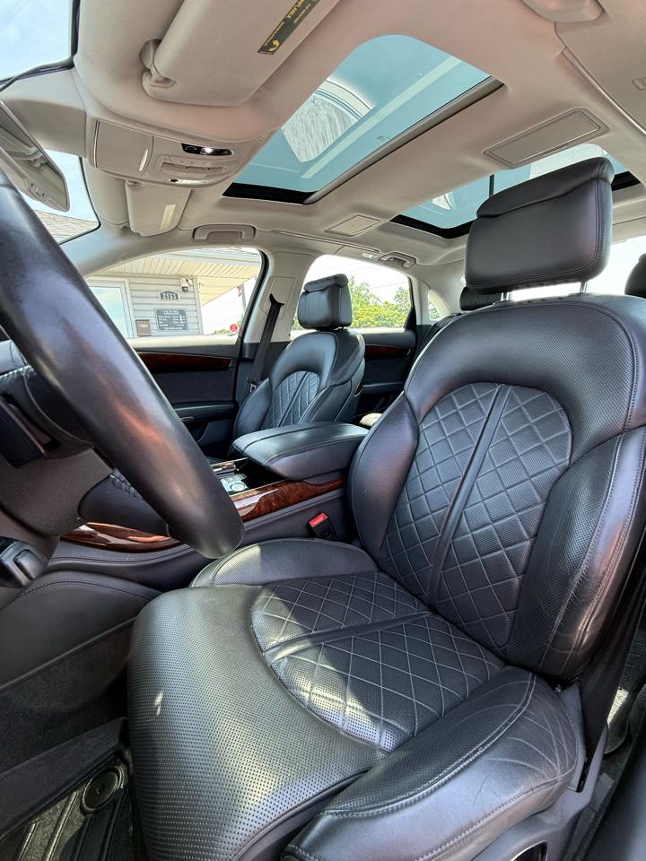 Audi A8 4.2L quattro 2012