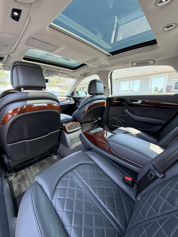 Audi A8 4.2L quattro 2012
