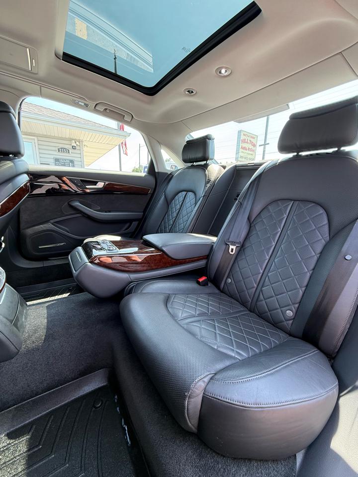 Audi A8 4.2L quattro 2012