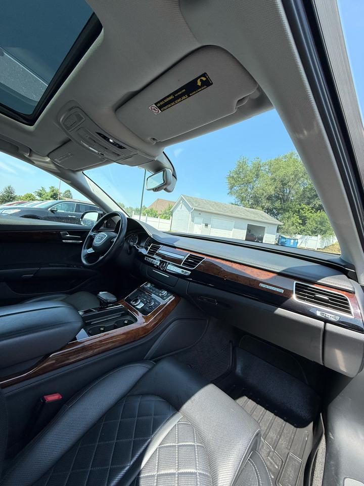 Audi A8 4.2L quattro 2012