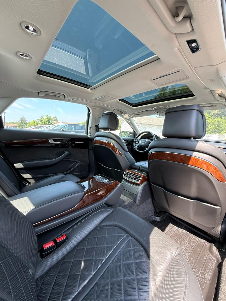 Audi A8 4.2L quattro 2012
