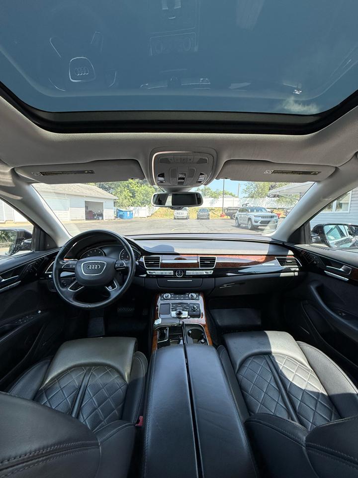 Audi A8 4.2L quattro 2012