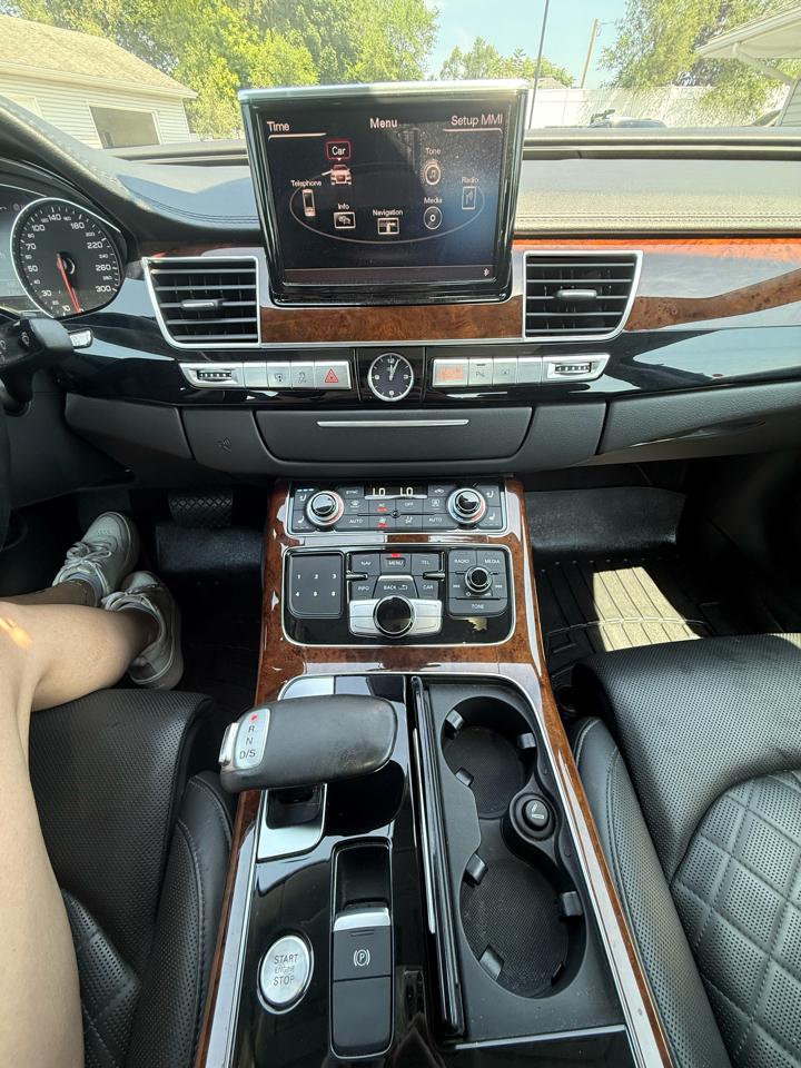 Audi A8 4.2L quattro 2012