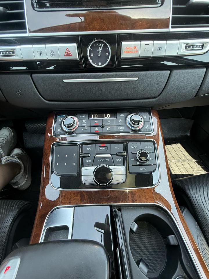 Audi A8 4.2L quattro 2012