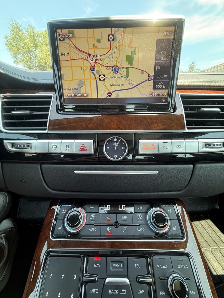 Audi A8 4.2L quattro 2012