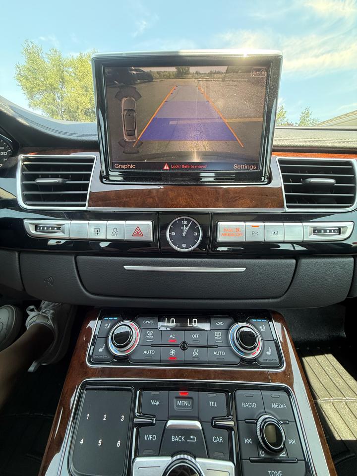 Audi A8 4.2L quattro 2012