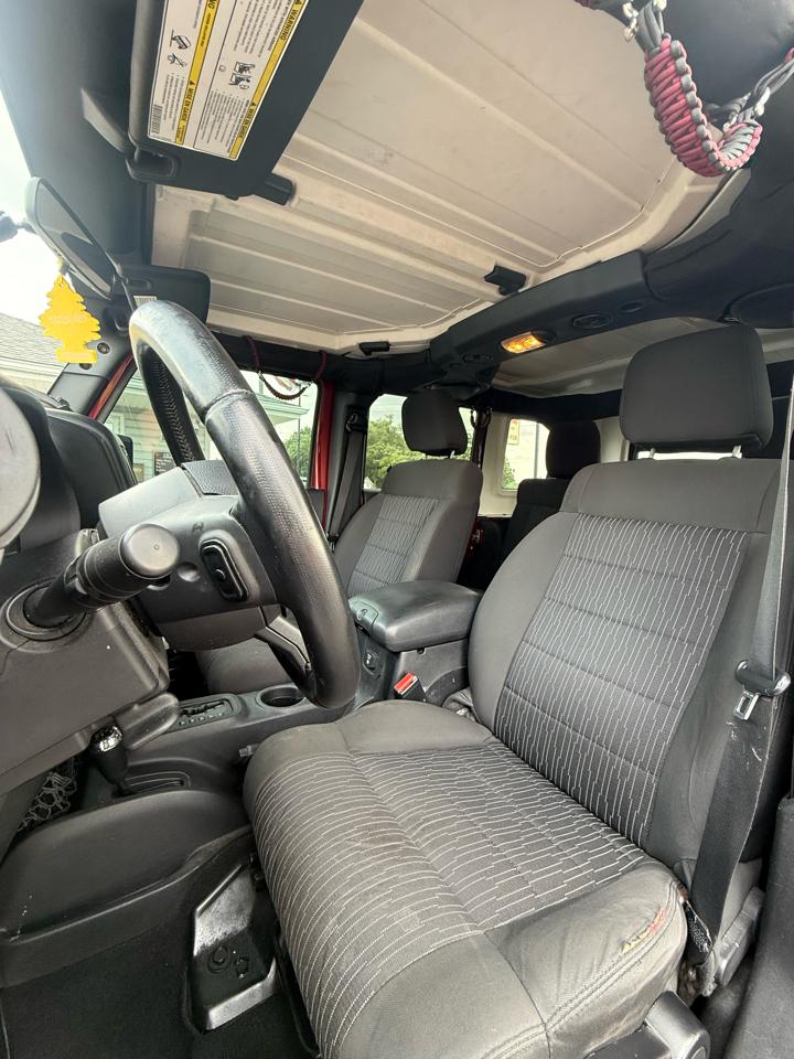 Jeep Wrangler Unlimited Sahara 4WD 2011