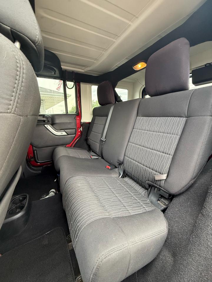 Jeep Wrangler Unlimited Sahara 4WD 2011