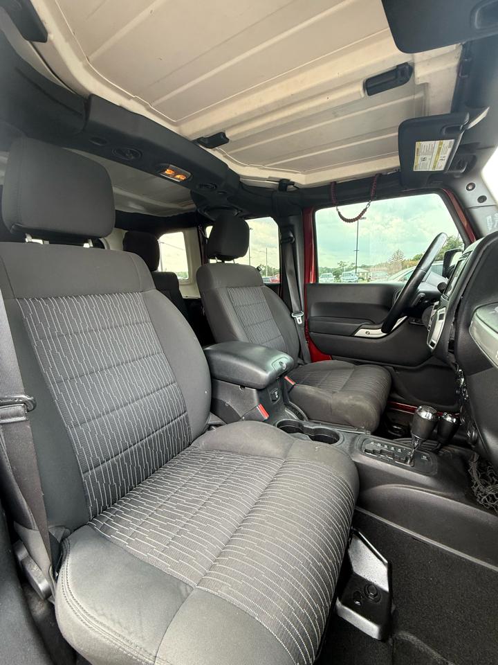 Jeep Wrangler Unlimited Sahara 4WD 2011