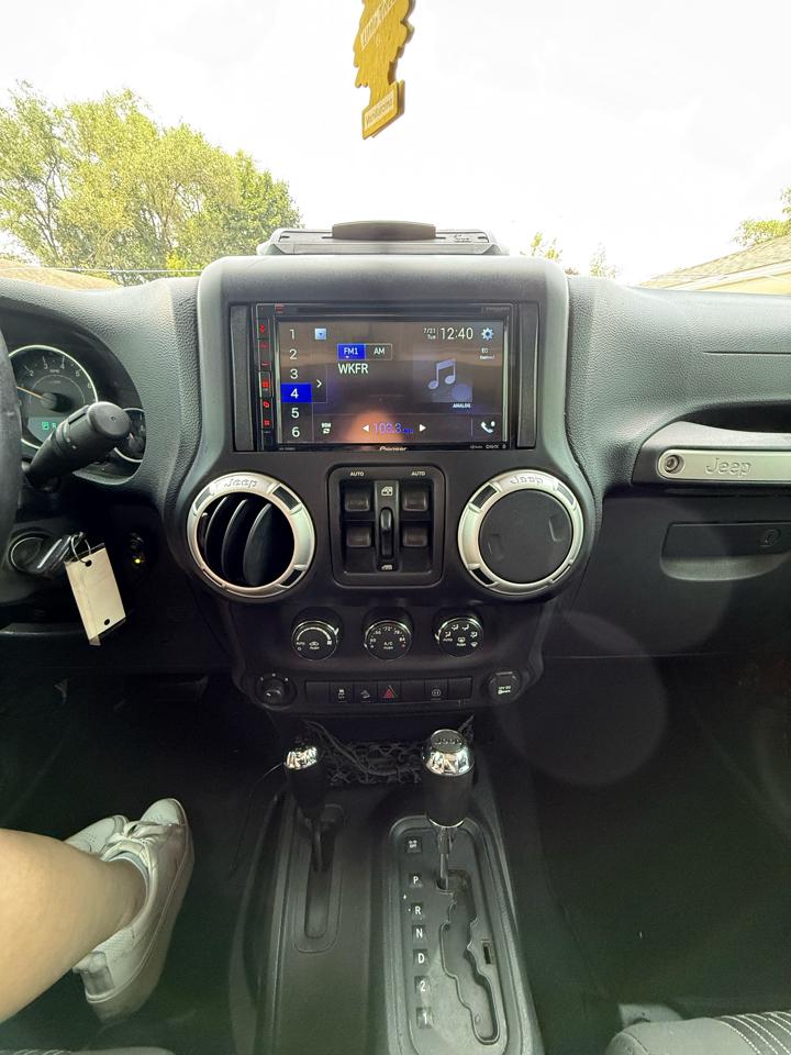 Jeep Wrangler Unlimited Sahara 4WD 2011