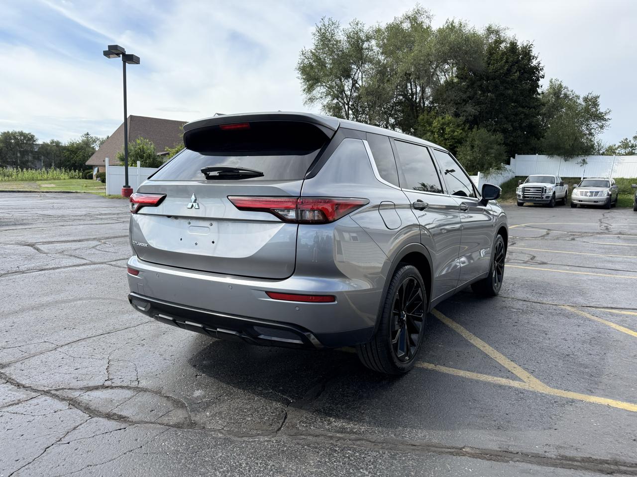 Mitsubishi Outlander SE FWD *Ltd Avail* 2022