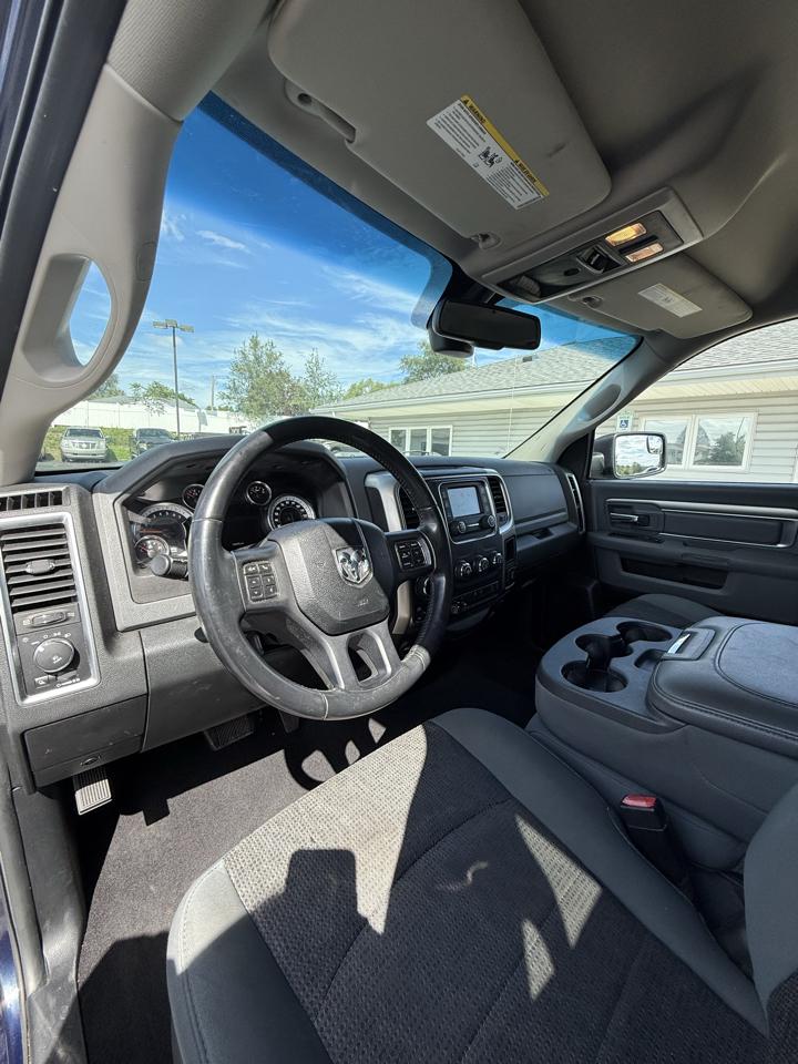 RAM 1500 4WD Quad Cab 140.5" Big Horn 2015