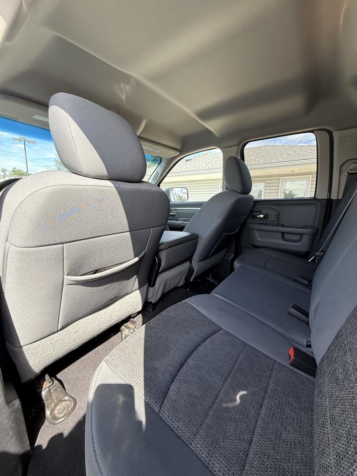 RAM 1500 4WD Quad Cab 140.5" Big Horn 2015