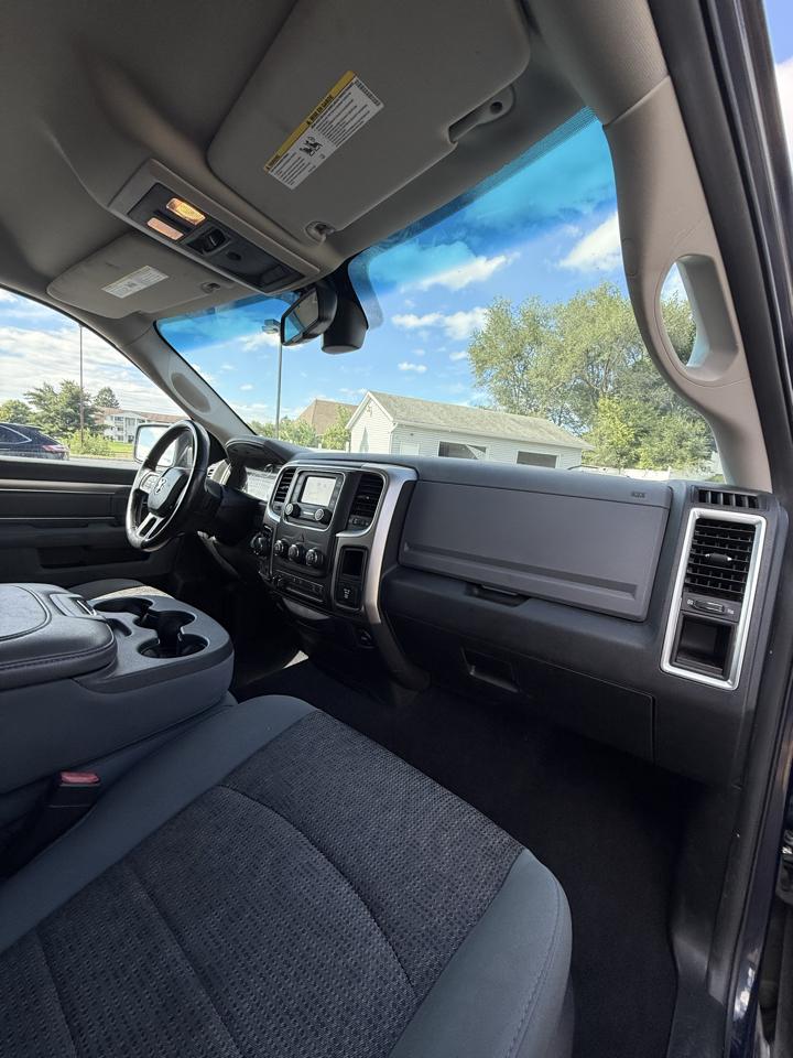 RAM 1500 4WD Quad Cab 140.5" Big Horn 2015