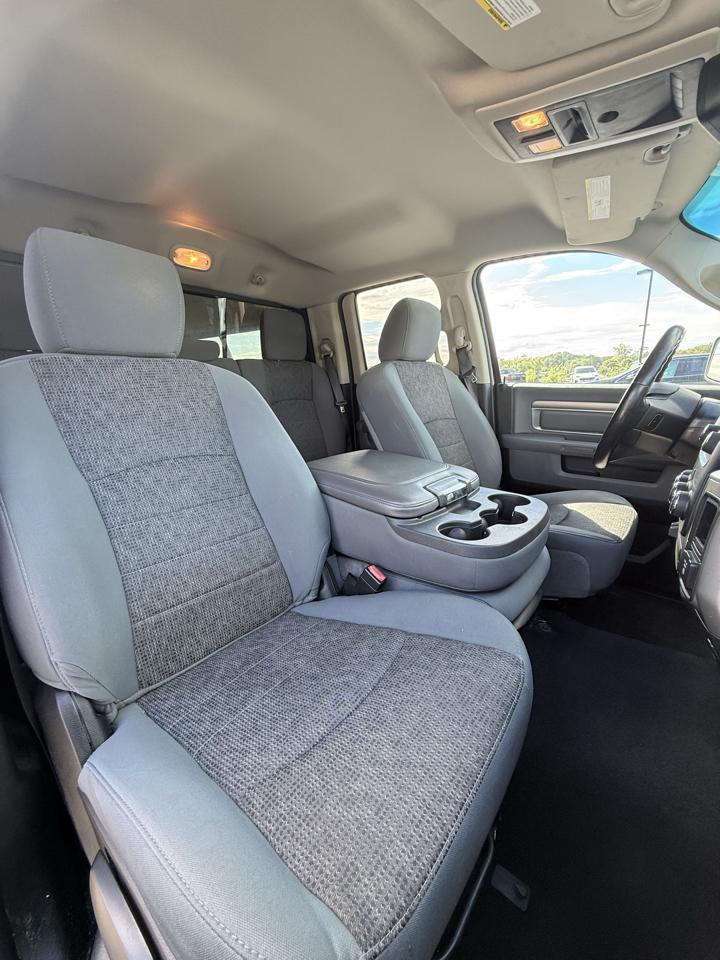 RAM 1500 4WD Quad Cab 140.5" Big Horn 2015