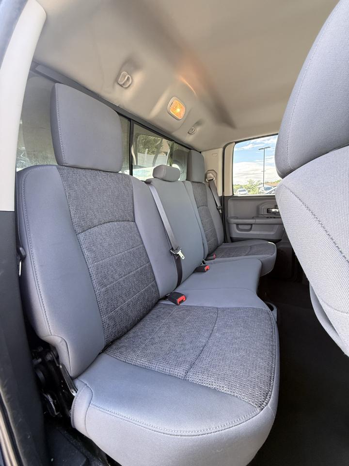 RAM 1500 4WD Quad Cab 140.5" Big Horn 2015