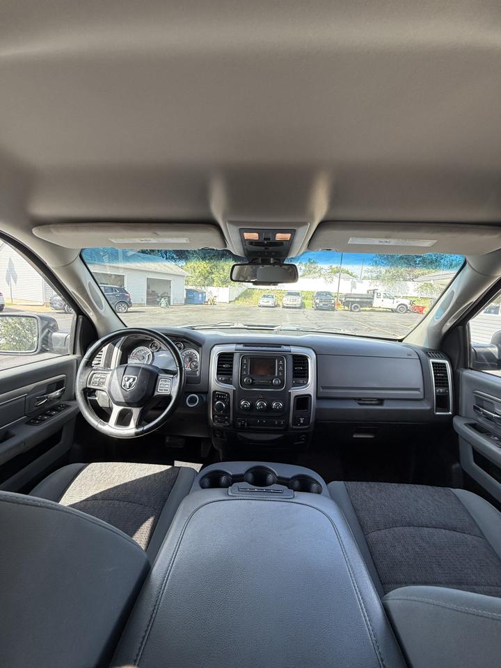 RAM 1500 4WD Quad Cab 140.5" Big Horn 2015
