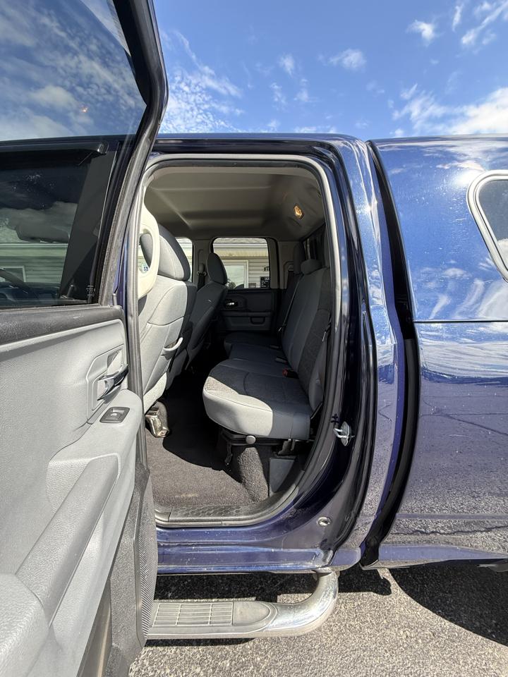 RAM 1500 4WD Quad Cab 140.5" Big Horn 2015