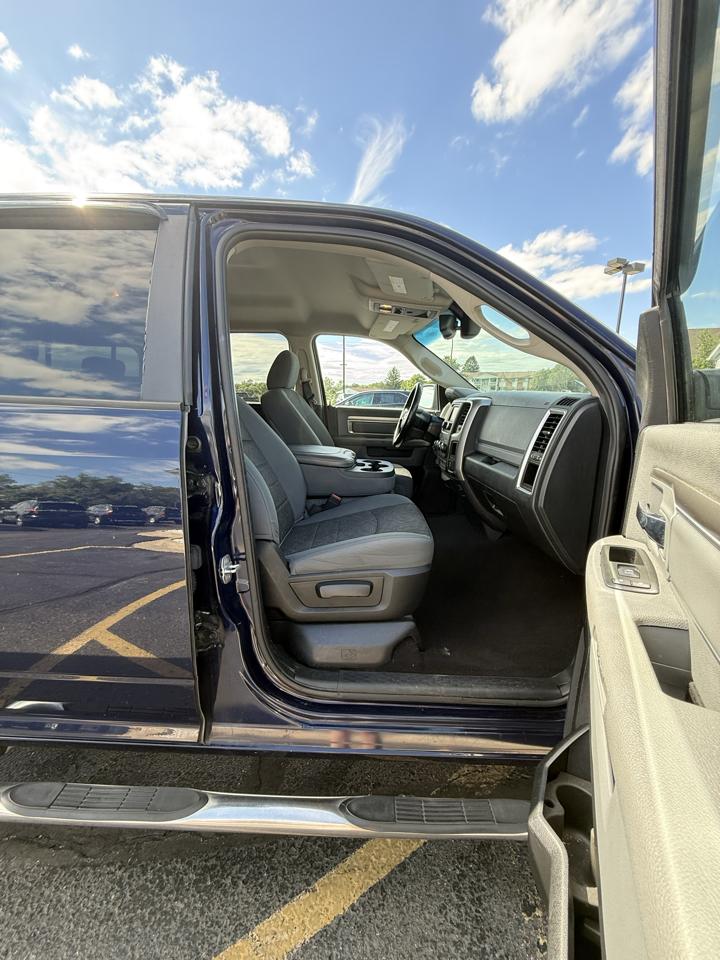 RAM 1500 4WD Quad Cab 140.5" Big Horn 2015