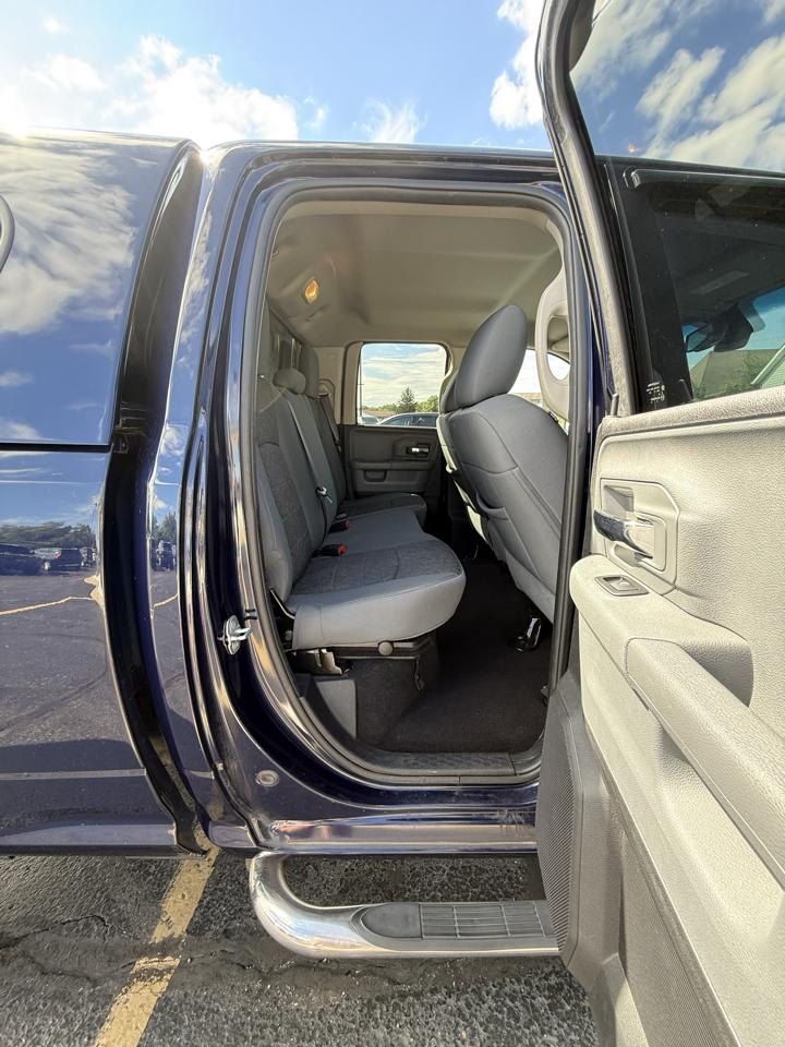 RAM 1500 4WD Quad Cab 140.5" Big Horn 2015