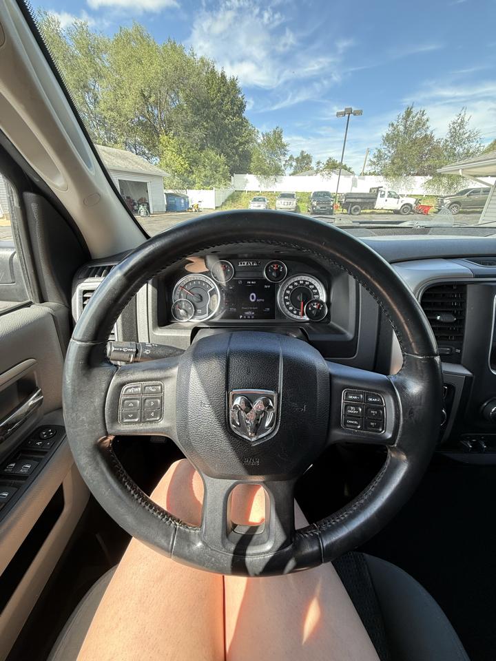 RAM 1500 4WD Quad Cab 140.5" Big Horn 2015