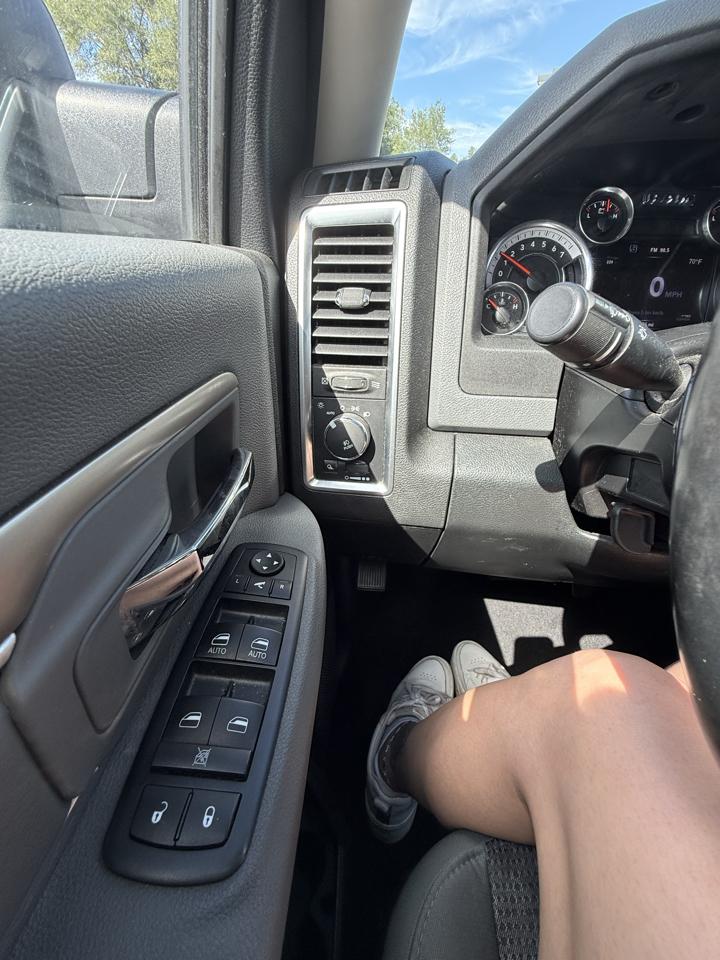 RAM 1500 4WD Quad Cab 140.5" Big Horn 2015