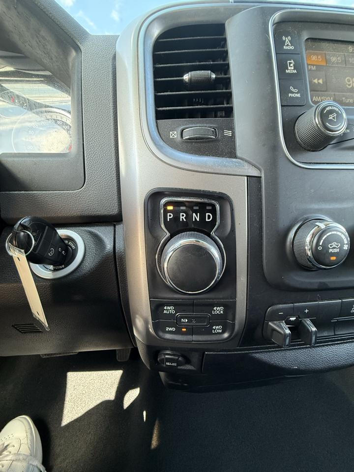 RAM 1500 4WD Quad Cab 140.5" Big Horn 2015