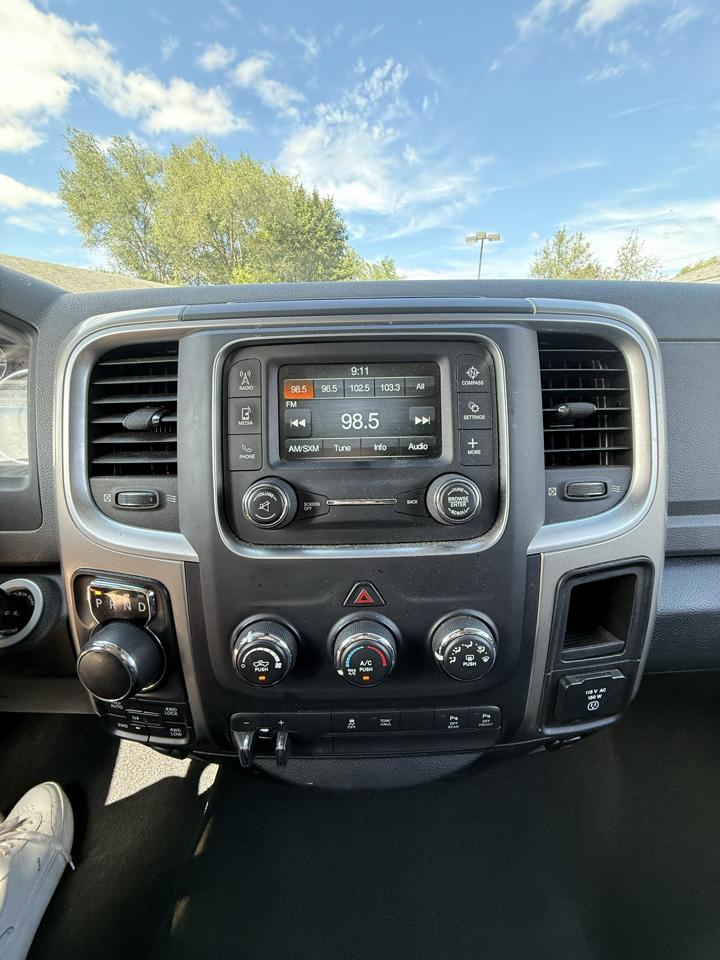 RAM 1500 4WD Quad Cab 140.5" Big Horn 2015