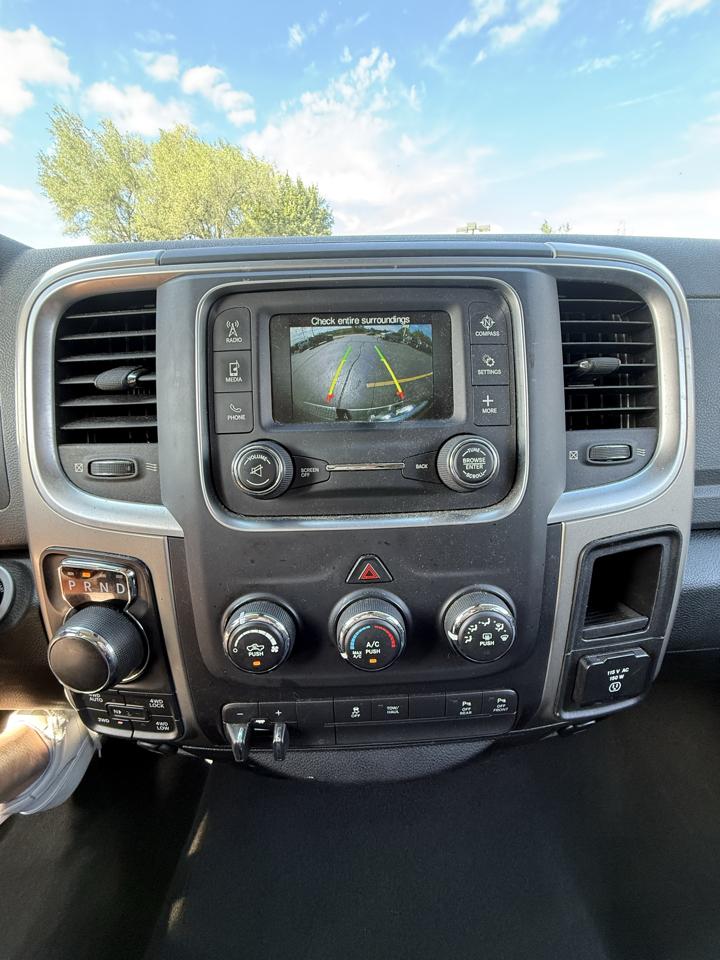 RAM 1500 4WD Quad Cab 140.5" Big Horn 2015