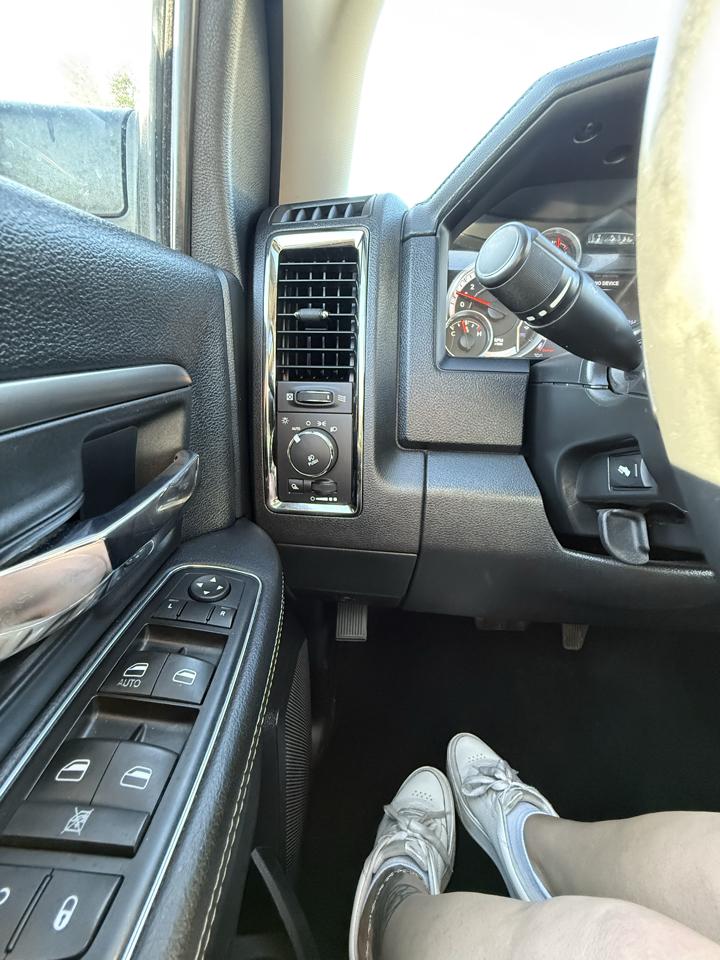 RAM 1500 4WD Crew Cab 149" Sport 2015