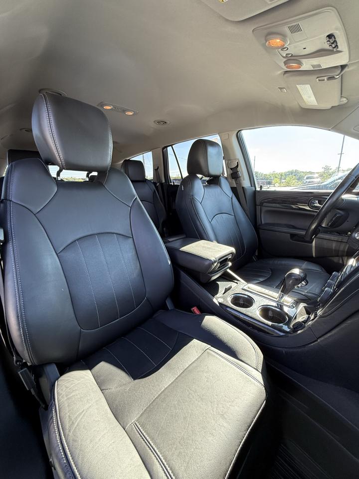 Buick Enclave FWD 4dr Leather 2017