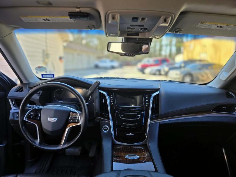 Cadillac Escalade Luxury 2WD 2016