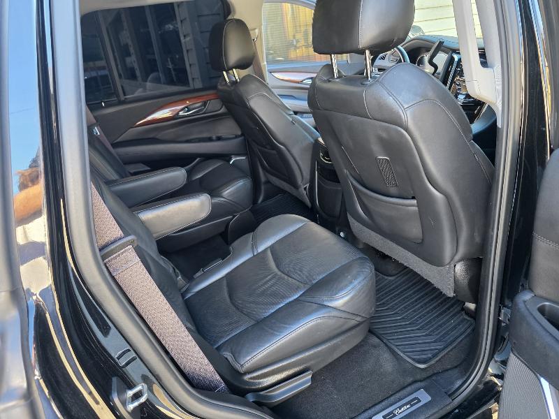 Cadillac Escalade Luxury 2WD 2016